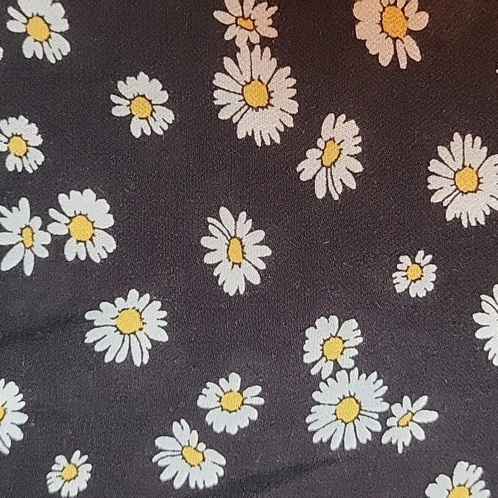SKIRT BLACK & WHITE yellow Size SMALL flower DAISY ULTRA high rise HOLLISTER